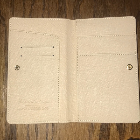 Travel wallet - Picture 2 of 2